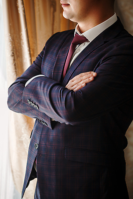 포토 JPG 해외이미지 남자 신랑 결혼 결혼식 한명 정장 상반신 성인 팔짱 축하 준비 성인남자한명만 해외202310 해외포토 1 옷 컨셉 모션 사람 이벤트 남자한명만 성인남자만 파일형식