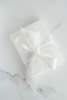 포토 JPG 해외이미지 리본 포장 사람없음 선물상자 한개 흰색 오브젝트 대리석 해외202310 해외포토 1 컬러 재료 선물 상자 파일형식