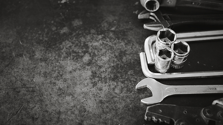 포토 JPG 해외이미지 직업 산업 컨셉 비즈니스 공장 자동차 열쇠 흑백 사람없음 가로 인테리어 우주 금속 검은색 기계 장비 과학기술 공구 나사 스패너 그룹 작업실 드라이버 수리 망치 배열 철 측정 오브젝트 볼트 작업도구 고정 정비공 공학 유지 송곳 업그레이드 작업대 재주꾼 조작 철강 하드웨어 카피스페이스 해외202310 해외포토 디자인 교육 육상교통 컬러 공업 재질 기술 촬영기법 컴퓨터 공백 도구 기술자 파일형식