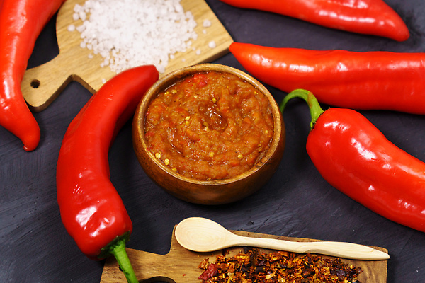 포토 JPG 해외이미지 전통 음식 토마토 채소 재료 고추 가지 파프리카 파스타 건강 마늘 요리 사람없음 빨간색 펼침 조미료 맛 굽기 향신료 매움 후추 건강식 내추럴 무스 발칸반도 채식주의자 핸드메이드 맛있는 튀르키예 해외202310 해외포토 아시아 컬러 컨셉 모션 서양음식 구이 채식 향미료 파일형식