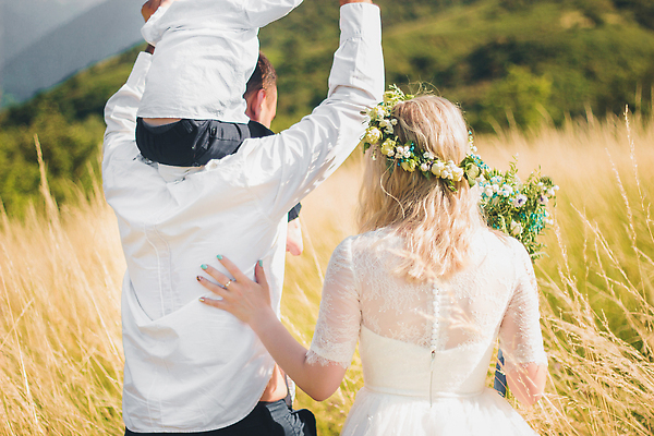 포토 JPG 해외이미지 라이프스타일 꽃 행복 아들 어린이 꽃다발 결혼 밭 가족 자연 엄마 휴가 함께함 관리 사랑 사람 소년 야외 세명 유행 화환 우정 산책 기쁨 시골 아기 4 아빠 결합 주말 해외202310 해외포토 식물 남자 감정 컨셉 농업 관계 휴식 이벤트 생활 친구 숫자 생태계 파일형식