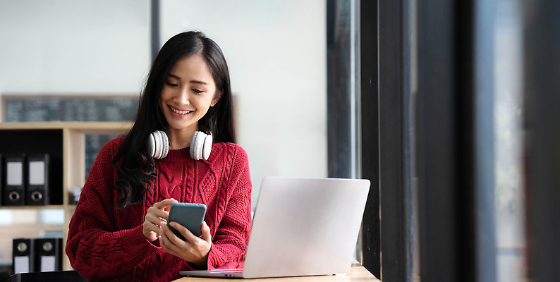 포토 JPG 해외이미지 직업 학생 라이프스타일 손 응시 여자 행복 아시아 백그라운드 비즈니스 성공 모바일 세포 실내 한명 사람 동양인 성인 10대 스마트폰 핸드폰 독서 뷰티 일본 회색 흰색 잡기 비즈니스우먼 자신감 어플리케이션 전화기 스마트 경영 고립 문자메시지 셀룰러 해외202310 해외포토 1 시선 감정 나라 컬러 컨셉 모션 청소년 인종 내부 생활 신체부위 전자제품 스마트기기 직장인 메시지 파일형식