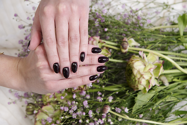 포토 JPG 해외이미지 모델 라이프스타일 손 디자인 계절 여자 구두 컬러 겨울 손가락 휴가 따뜻함 사람없음 장식 빨간색 뷰티 갈색 유행 검은색 스파 어둠 화장품 잡기 못 화려 우아함 손톱관리 손톱 스웨터 부드러움 광택 니스 돌봄 스타일 해외202310 해외포토 신발 컨셉 상의 모션 사람 생활 신체부위 공구 감각 네일아트 파일형식