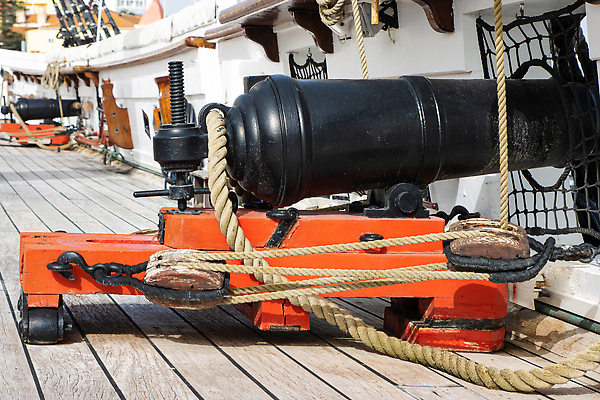 포토 JPG 해외이미지 전통 무기 여행 통 사람없음 금속 힘 골동품 방어 역사 포르투갈 복고 군용 싸움 전쟁 함선 육군 대포 병정 총알 리스본 옛날 해외202310 해외포토 유럽 배_교통 모션 재질 군대 어류 파일형식