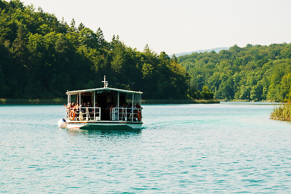 포토 JPG 해외이미지 나무 공원 호수 여행 교통시설 자연 휴가 휴식 항해 사람없음 초록색 물 강 반사 여행객 환경 신선 보트 그룹 언덕 상쾌 주말 크로아티아 내추럴 깊이 생태학 전국 터키석 해외202310 해외포토 자연요소 식물 공공시설 교육 감정 유럽 컬러 교통 컨셉 배_교통 사람 보석 시설 생태계 파일형식