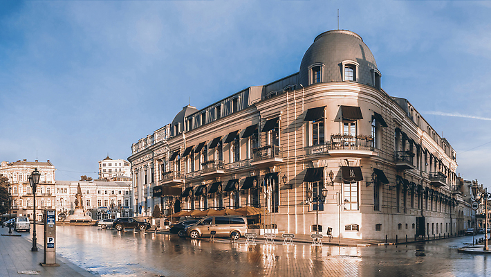 포토 JPG 해외이미지 유럽 여행 백그라운드 건축양식 호텔 아침 거리 파노라마 사람없음 야외 건물 도시 역사 정사각형 구시가지 우크라이나 오데사 해외202310 해외포토 주간 도형 건축물 건축 나라 숙소 촬영기법 파일형식