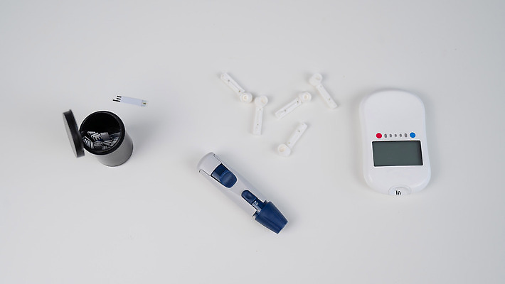 포토 JPG 해외이미지 건강 사람없음 기계 분석 찌르기 당뇨병 혈당 해외202310 해외포토 컨셉 모션 혈액 질병 파일형식