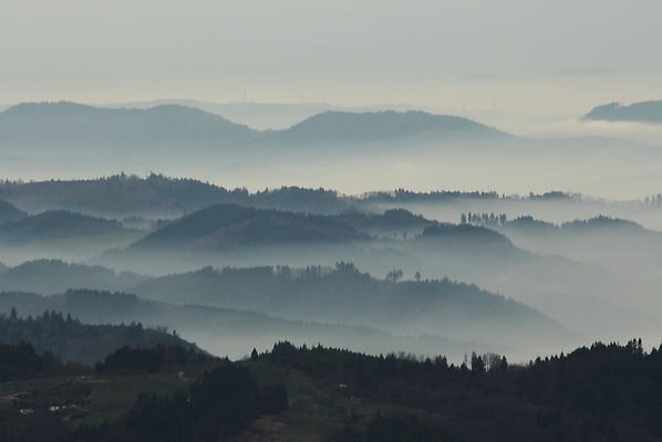 포토 JPG 해외이미지 나무 구름 도로 선 컬러 여행 밭 농업 교통시설 모션 자동차 자연 하늘 풍경 사람없음 야외 초록색 여름 파란색 햇빛 태양 환경 맑음 일몰 운전 자유 전원 시골 고속도로 아스팔트 땅 속도 장면 넘어짐 루트 방법 수평선 비어있는 해외202310 해외포토 자연요소 식물 계절 산업 길 육상교통 교통 컨셉 날씨 노을 전기에너지 시설 생태계 파일형식