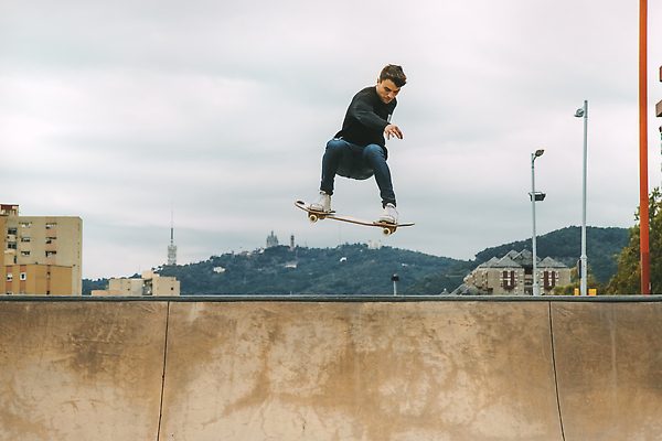 포토 JPG 해외이미지 백인 직업 라이프스타일 응시 남자 스포츠 포즈 청소년 놀이 한명 사람 소년 취미 가로 청춘 운동 점프 활발 기쁨 게임 관찰 도시 스케이트보드 바퀴 결심 열정 시티라이프 스케이터 고립 소셜 순간 제어 스타일 카피스페이스 해외202310 해외포토 서양인 1 시선 감정 어린이 컨셉 모션 운동선수 건강 생활 공백 보드_스포츠 파일형식