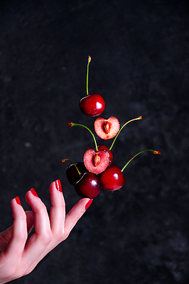 포토 JPG 해외이미지 손 디자인 음식 파도 컬러 백그라운드 포크 컨셉 채소 과일 재료 모션 자연 추상 건강 사람없음 빨간색 초록색 물 컬러풀 냉동 검은색 어둠 거품 신선 액체 체리 달콤 떨어짐 유기농 시럽 분무기 자두 고립 구성 숙성 채식주의자 해외202310 해외포토 자연요소 식기 웰빙 바다 무늬 신체부위 맛 생태계 채식 파일형식