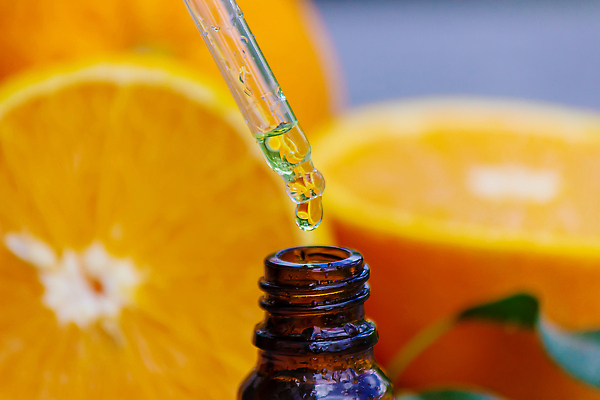 포토 JPG 해외이미지 라이프스타일 백그라운드 오렌지 과일 자연 휴식 귤 건강 사람없음 목재 치료 뷰티 약 스파 화장품 흰색 신선 마사지 액체 고급 기름 레몬 레모네이드 피부 향수 유기농 향기 아로마 라임 향 아로마테라피 비타민 테라피 내추럴 고립 돌봄 면역력 에센스 추출 치료제 해외202310 해외포토 나무 웰빙 음식 컬러 컨셉 재료 의학 모션 생활 신체부위 생태계 냄새 에이드 영양소 파일형식