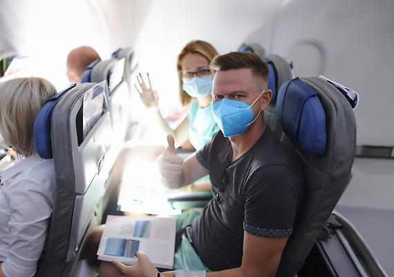 포토 JPG 해외이미지 손 안경 어린이 여행 손가락 가족 교통시설 휴가 건강 가면 세명 여행객 침묵 기쁨 최고 뉴스 아빠 바이러스 보호 공항 항공 감염 이륙 나쁜 대패 착륙 방식 코로나바이러스 락다운 해외202310 해외포토 잡화 감정 교통 컨셉 관계 사람 신체부위 소리 시설 파일형식