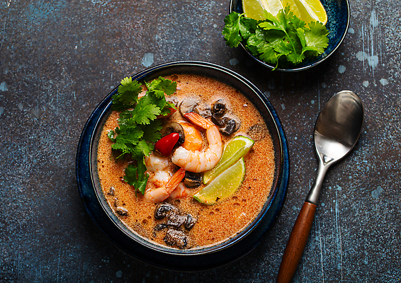 포토 JPG 해외이미지 그릇 사람없음 하이앵글 숟가락 수프 레몬 똠얌꿍 해외202310 해외포토 식기 뷰포인트 과일 수저 태국음식 파일형식