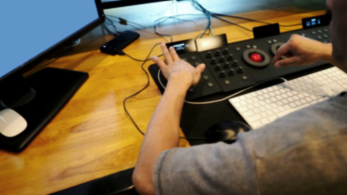 포토 JPG 해외이미지 편집 직업 디자인 컬러 백그라운드 곡선 실내 실험 미술 사람없음 컴퓨터 모니터 어둠 기계 방 장비 과학기술 판넬 필름 영화 방송 온라인 동영상 찬성 위로 관리자 제어 채점 해외202310 해외포토 선 문화예술 기술 내부 전자제품 성적 파일형식