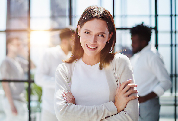 포토 JPG 해외이미지 직업 학생 라이프스타일 여자 비즈니스 사업가 성공 노동자 직장 함께함 실내 대화 서기 미소 웃음 여러명 성인 흰색 비즈니스우먼 자신감 그룹 군중 큼 대표 종업원 스마트 동료 직원 만족 경영자 리더 문제 경영 소셜 채용 통일 해외202310 해외포토 감정 컬러 다수 컨셉 회사 관계 모션 표정 말하기 사람 내부 생활 직장인 크기 파일형식