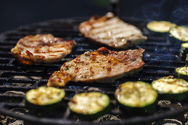 포토 JPG 해외이미지 접시 음식 백그라운드 채소 부분 탁자 불 육류 돼지고기 요리 사람없음 소풍 정원 식사 저녁식사 신선 뜨거움 닫기 그릴 바비큐 굽기 먹기 준비 후추 점심식사 주키니 해외202310 해외포토 자연요소 식기 가구 식재료 모션 주방용품 야외활동 구이 향신료 파일형식