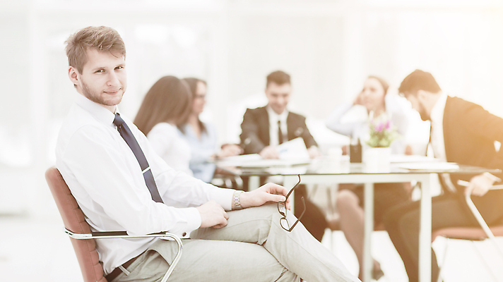 포토 JPG 해외이미지 직업 종이 비즈니스 사업가 성공 회의 협력 여러명 금융 노트북 업무 비즈니스맨 그룹 결과 계획 대표 토론 계약 보고서 경영자 문서 경영 지원 브레인스토밍 해외202310 해외포토 남자 다수 컨셉 사람 경제 전자제품 작업 직장인 리더 파일형식