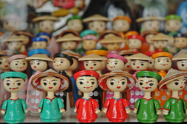 포토 JPG 해외이미지 모델 전통 여자 아시아 문화 인형 컬러 조각 여행 백그라운드 미술 사람 동양인 사람없음 목재 빨간색 컬러풀 장난감 조각상 숫자 공연 피규어 골동품 흰색 베트남 쇼 보여주기 목각 공예가 꼭두각시 솜씨 전설 핸드메이드 해외202310 해외포토 나무 문자 나라 재료 모션 문화예술 인종 이벤트 조형물 동남아시아 미니어처 파일형식