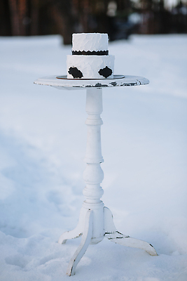 포토 JPG 해외이미지 나무 음식 결혼 백그라운드 겨울 탁자 휴가 디저트 한명 서기 장식 뷰티 케이크 냉동 낭만 추위 흰색 숲 굽기 먹기 크림 레시피 층 내추럴 핸드메이드 가문비나무 해외202310 해외포토 식물 1 계절 컬러 가구 컨셉 모션 사람 이벤트 구이 파일형식