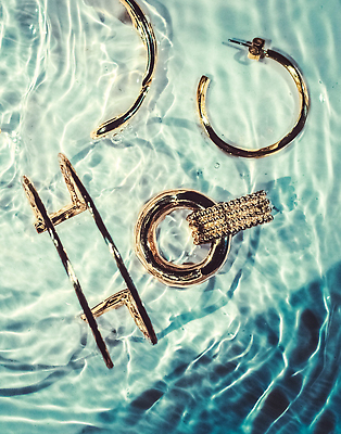 포토 JPG 해외이미지 물결 백그라운드 선물 사람없음 물 하이앵글 귀걸이 우아함 청록색 팬던트 해외202310 해외포토 자연요소 뷰포인트 컬러 컨셉 장신구 파일형식