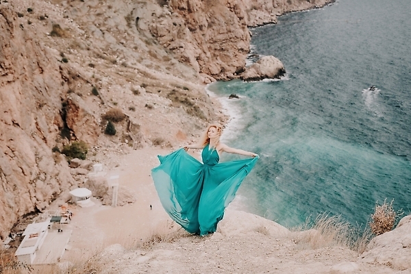 포토 JPG 해외이미지 백인 모델 라이프스타일 응시 여자 행복 감정 얼굴 포즈 자연 건강 한명 미소 사람 야외 빨간색 여름 햇빛 태양 뷰티 유행 일몰 봄 흰색 신선 피부 주근깨 해외202310 해외포토 자연요소 서양인 1 시선 계절 컬러 표정 생활 신체부위 노을 점 생태계 파일형식