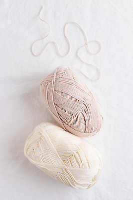 포토 JPG 해외이미지 컬러 공 취미 사람없음 흰색 공구 면 고리 뜨개질 바느질 롤 실뭉치 핸드메이드 카피스페이스 해외202310 해외포토 공백 도구 파일형식