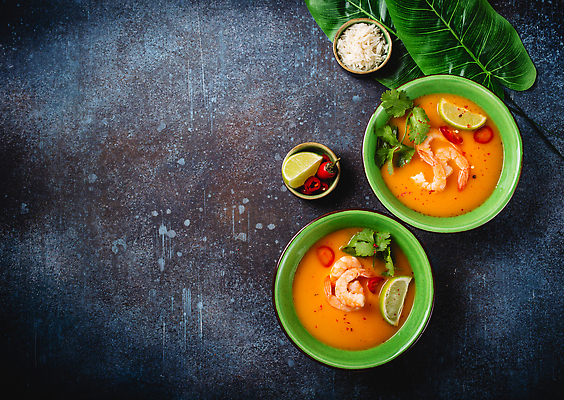 포토 JPG 해외이미지 그릇 나뭇잎 사람없음 하이앵글 수프 똠얌꿍 해외202310 해외포토 식기 뷰포인트 잎 태국음식 파일형식