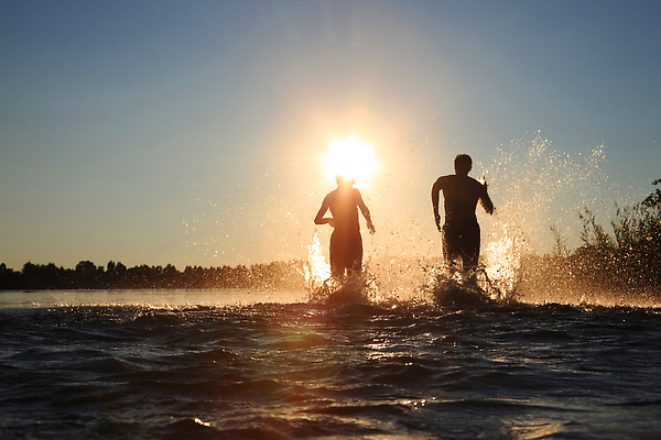포토 JPG 해외이미지 남자 행복 실루엣 모래 바다 여행 가족 자연 하늘 휴가 휴식 함께함 웃음 성인 야외 두명 물 달리기 햇빛 태양 파티 맑음 점프 일몰 우정 기쁨 자유 그룹 주말 해외202310 해외포토 자연요소 감정 컨셉 관계 모션 날씨 촬영기법 표정 사람 이벤트 친구 노을 생태계 파일형식