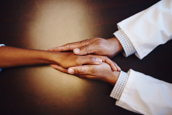 포토 JPG 해외이미지 손 따뜻함 근접촬영 신체부위 손잡기 의사 도움 해외202310 해외포토 뷰포인트 컨셉 모션 사람 의료진 파일형식