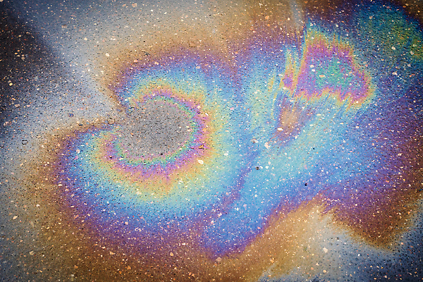 포토 JPG 해외이미지 도로 무지개 자동차 거리 사람없음 물 젖음 얼룩 액체 떨어짐 기름 휘발유 석유 주차 아스팔트 질감 웅덩이 연료 가스 쏟아짐 문제 짐차 엔진 땅바닥 화학물질 유체 해외202310 해외포토 자연요소 길 음식 육상교통 컨셉 교통시설 모션 바닥 화학 파일형식