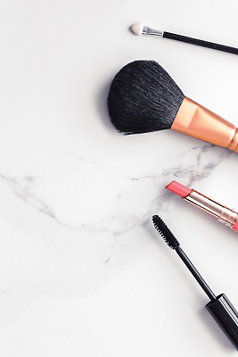 포토 JPG 해외이미지 백그라운드 사람없음 립스틱 고급 마스카라 대리석 메이크업브러쉬 해외202310 해외포토 컨셉 재료 화장품 붓 파일형식
