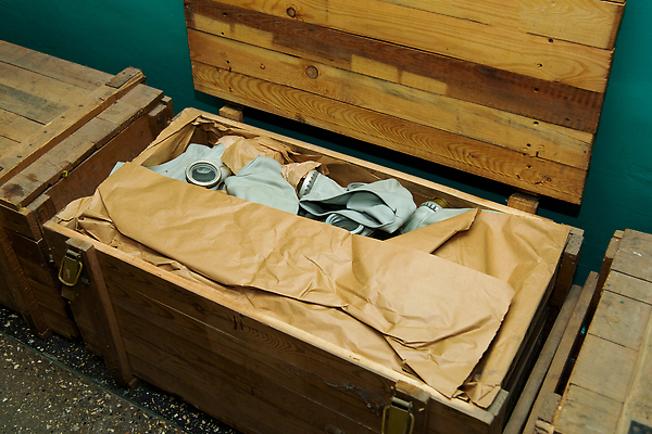 포토 JPG 해외이미지 산업 사람없음 회색 구출 위험 컨테이너 버리기 전쟁 소련 소비에트 옛날 파멸 해외202310 해외포토 컬러 컨셉 모션 도움 파일형식 소멸