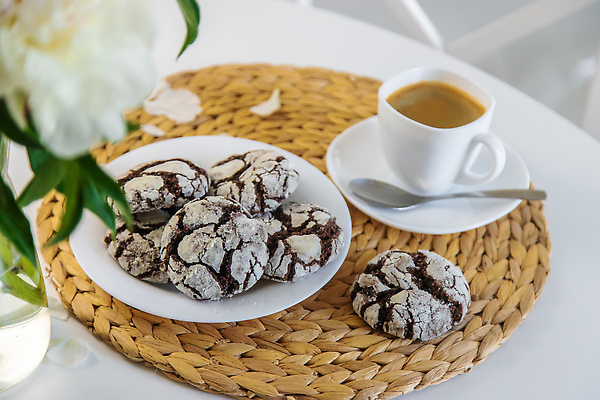 포토 JPG 해외이미지 배너 커피 음료 음식 백그라운드 탁자 아침 디저트 건강 사람없음 목재 컵 갈색 쌓기 쿠키 우주 케이크 초콜릿 어둠 침묵 빵집 우유 흰색 대접 신선 그룹 닫기 달콤 맛 아침식사 설탕 굽기 먹기 냅킨 내추럴 고립 부스러기 페스츄리 핸드메이드 카피스페이스 맛있는 해외202310 해외포토 주간 나무 식기 빵 컬러 가구 컨셉 재료 모션 유제품 상점 식사 소리 공백 구이 파일형식