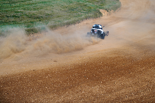 포토 JPG 해외이미지 디자인 도로 스포츠 포즈 이동 교통시설 모션 자동차 자연 사람없음 여름 힘 경쟁 운전 우승 바퀴 트로피 속도 먼지 유모차 지역 진흙 엔진 모터 그런지 레이서 방법 선로 승자 시상 자동 집회 해외202310 해외포토 레이스천 계절 길 육상교통 교통 컨셉 아기용품 직물 최고 상_우승 시설 생태계 파일형식