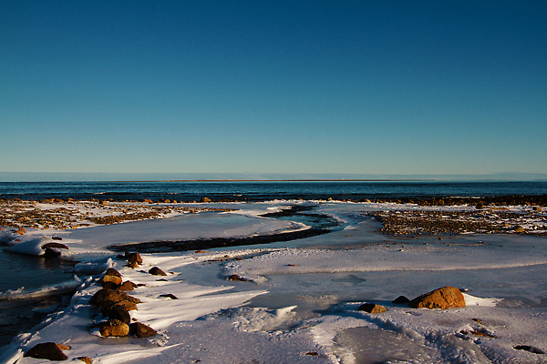 포토 JPG 해외이미지 구름 호수 여행 캐나다 겨울 밭 자연 하늘 날씨 풍경 사람없음 야외 파란색 강 햇빛 냉동 새벽 추위 흰색 개울 땅 북극 지역 암초 북쪽 멀리 고립 땅바닥 수평선 해외202310 해외포토 자연요소 계절 컬러 북아메리카 농업 바닥 태양 극지방 방향 생태계 파일형식