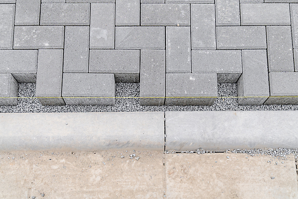 포토 JPG 해외이미지 손 외관 산업 도로 길 모래 포장 표면 벽돌 노동자 거리 주택 석조 사람 사람없음 야외 건물 쌓기 블록 회색 차도 바위 업무 보행자 보행로 망치 오솔길 땅 천 타일 조경 지역 건축업자 땅바닥 방법 설치 콘크리트 흑연 해외202310 해외포토 직업 건축물 건축 컬러 교통시설 모션 바닥 신체부위 돌_바위 공구 직물 작업 광석 파일형식