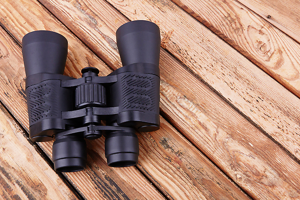 포토 JPG 해외이미지 여행 백그라운드 잎 유리 표면 주택 사람없음 야외 목재 갈색 금속 검은색 쌍안경 하이킹 장비 탐험 수확 기구 관찰 확대 정상 플라스틱 오브젝트 육군 사냥꾼 발견 카메라렌즈 옛날 광학 해외202310 해외포토 나무 식물 직업 컬러 농업 재료 모션 재질 레저 군대 건물 카메라 망원경 파일형식