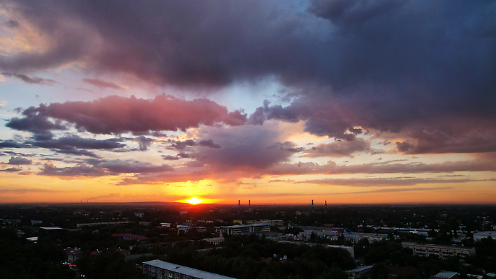 포토 JPG 해외이미지 나무 구름 도로 여행 오렌지 공장 자동차 하늘 산 주택 안테나 파노라마 풍경 경사 사람없음 건물 여름 파란색 도시풍경 태양 뷰티 탑 맑음 보라색 일몰 물방울 도시 정상 저녁 언덕 타운 스카이라인 항공촬영 드론 절정 카자흐스탄 알마티 해외202310 해외포토 자연요소 식물 건축물 계절 아시아 길 육상교통 뷰포인트 컬러 과일 통신 공업 교통시설 날씨 촬영기법 노을 야간 파일형식