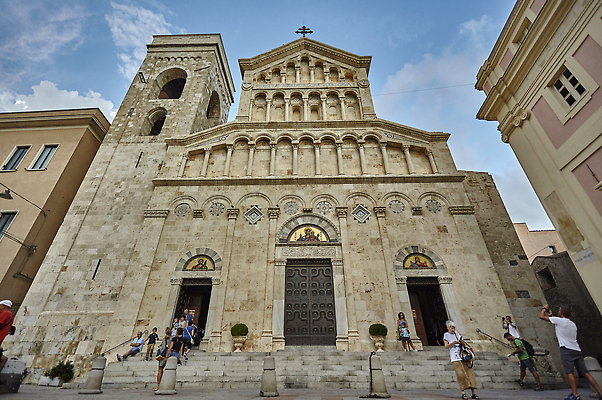 포토 JPG 해외이미지 외관 유럽 기독교 종교 문화 벽 여행 건축양식 하늘 주택 미술 사람없음 건물 파란색 성당 교회 문 탑 이탈리아 골동품 바위 도시 사찰 중세 역사 재산 묘사 아치 타운 천연기념물 고딕 랜드마크 옛날 스타일 해외202310 해외포토 건축물 건축 나라 컬러 종교건축 문화예술 금융 돌_바위 파일형식