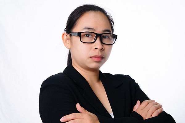 포토 JPG 해외이미지 직업 라이프스타일 응시 여자 행복 안경 얼굴 중년 비즈니스 사업가 성공 미래 실내 한명 서기 미소 사람 동양인 정장 성인 뷰티 방 표현 비즈니스우먼 자신감 대표 스마트 명상 경영자 리더 긍정 경영 고립 골 지능 해외202310 해외포토 1 시선 잡화 옷 감정 컨셉 모션 표정 인종 내부 생활 신체부위 직장인 파일형식