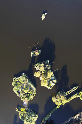 포토 JPG 해외이미지 호수 섬 자연 낚시 휴가 따뜻함 풍경 사람없음 초록색 물 고요 이탈리아 드론 토스카나 파라다이스 해외202310 해외포토 자연요소 유럽 컬러 레저 생태계 파일형식