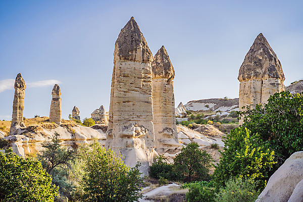 포토 JPG 해외이미지 나무 구름 여행 하늘 풍경 사람없음 야외 기암괴석 풀숲 튀르키예 해외202310 해외포토 자연요소 식물 아시아 바위_돌 숲 파일형식