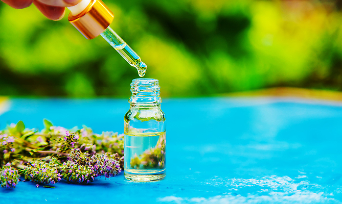 포토 JPG 해외이미지 꽃 하늘색 사람없음 아웃포커스 오일 아로마테라피 내추럴 에센스 해외202310 해외포토 식물 음식 촬영기법 파란색 화장품 테라피 파일형식