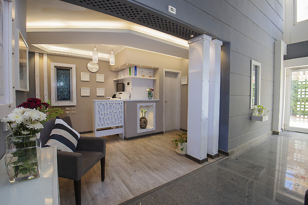 포토 JPG 해외이미지 꽃 가구 쿠션 의자 건축양식 탁자 호텔 휴가 조명 선반 실내 사람없음 내부 건물 목재 장식 인테리어 방 흰색 기둥 화려 고급 편안함 작음 휴양지 안락의자 접수 스타일 비어있는 해외202310 해외포토 나무 식물 건축물 디자인 건축 컬러 생활용품 컨셉 재료 숙소 장소 감각 크기 파일형식