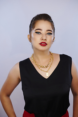 포토 JPG 해외이미지 모델 라이프스타일 옷 여자 행복 백그라운드 한명 사람 동양인 성인 뷰티 유행 우주 흰색 자신감 우아함 시원함 우크라이나 스타일 해외202310 해외포토 1 감정 유럽 컬러 컨셉 인종 생활 파일형식