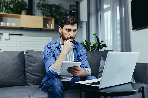 포토 JPG 해외이미지 직업 학생 교육 상의 비즈니스 통신 교실 학교 회의 수업 거리 주택 실내 한명 미소 사람 이벤트 노트북 학습 컴퓨터 교사 웹 업무 비즈니스맨 연결 강의 사이버 무선전화기 고객 부름 규칙 멀리 온라인 동영상 가정교사 지능 지원 가상 해외202310 해외포토 1 옷 남자 인터넷 모션 표정 내부 건물 전자제품 작업 직장인 전화기 파일형식