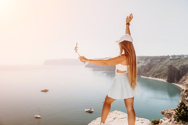 포토 JPG 해외이미지 직업 라이프스타일 여자 행복 커피 바다 여행 인터넷 비즈니스 통신 휴가 휴식 직장 관리 한명 사람 성인 해변 야외 물 노트북 컴퓨터 뷰티 여행객 공책 자유 타이핑 키보드 업무 작업 네트워크 바쁨 멀리 온라인 프리랜서 해외202310 해외포토 자연요소 1 감정 음료 컨셉 회사 문구용품 생활 전자제품 파일형식