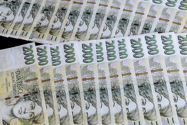 포토 JPG 해외이미지 유럽 종이 지폐 돈 비즈니스 탁자 성공 사람없음 금융 경제 저축 재산 무역 투자 체코 계산서 월급 세금 수도권 비용 해외202310 해외포토 나라 산업 가구 컨셉 지역 파일형식