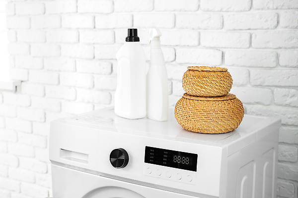 포토 JPG 해외이미지 가사 집안 실내 사람없음 바구니 흰색 빨래 세제 드럼세탁기 해외202310 해외포토 컬러 내부 세탁기 파일형식