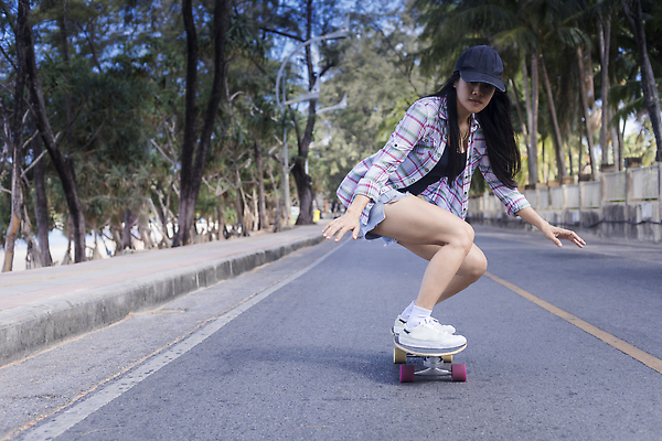 포토 JPG 해외이미지 백인 라이프스타일 공원 여자 행복 도로 스포츠 자연 아침 휴식 거리 건강 사람 취미 야외 두명 여름 청춘 운동 뷰티 일출 장비 스케이트 스케이팅 도시 스케이트보드 롤러블레이드 승차 숲 익스트림스포츠 롤러 스케이터 해외202310 해외포토 주간 서양인 계절 공공시설 감정 길 스포츠용품 컨셉 교통시설 모션 겨울스포츠 운동선수 생활 노을 보드_스포츠 생태계 파일형식